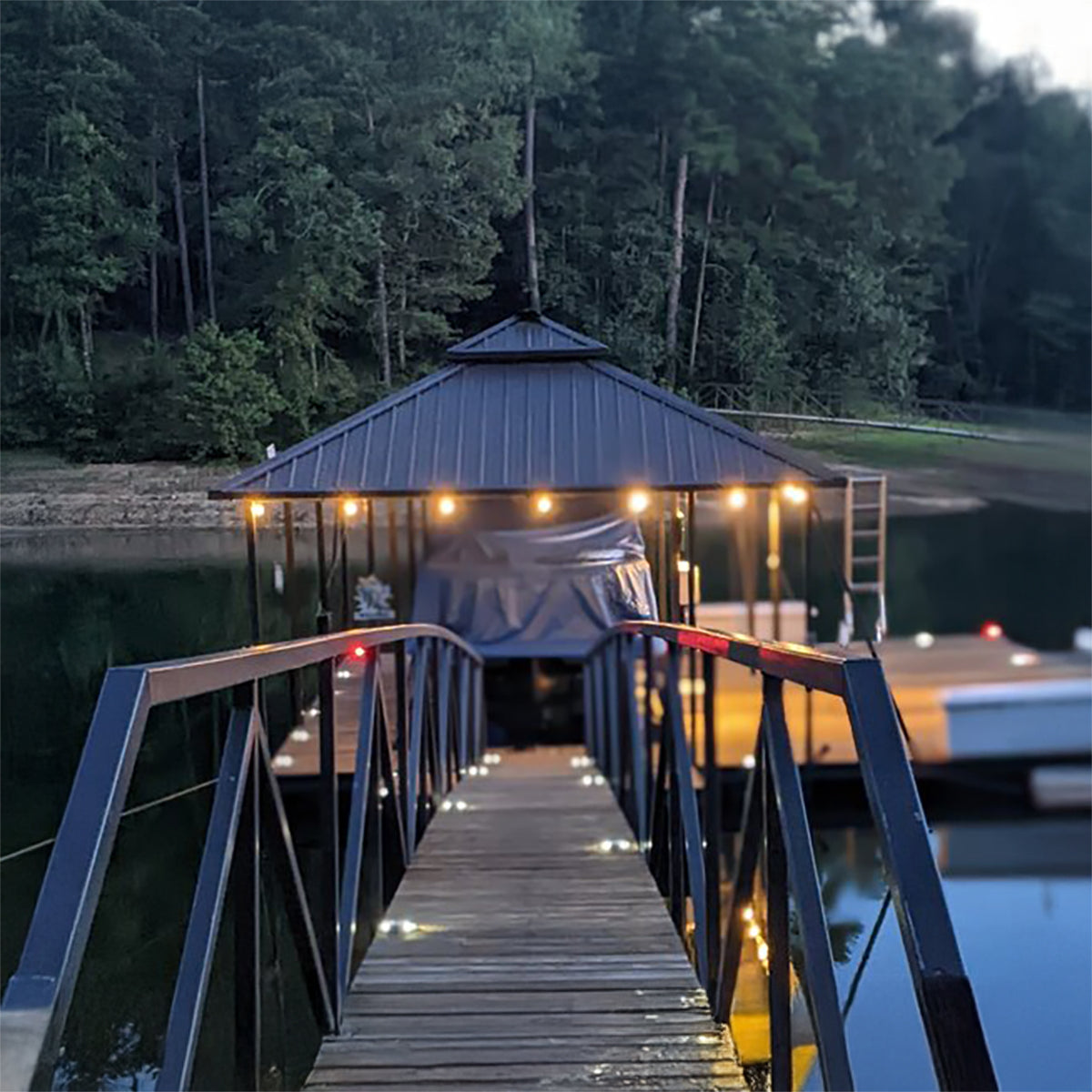 LED-STRING-LIGHT-BOATHOUSE
