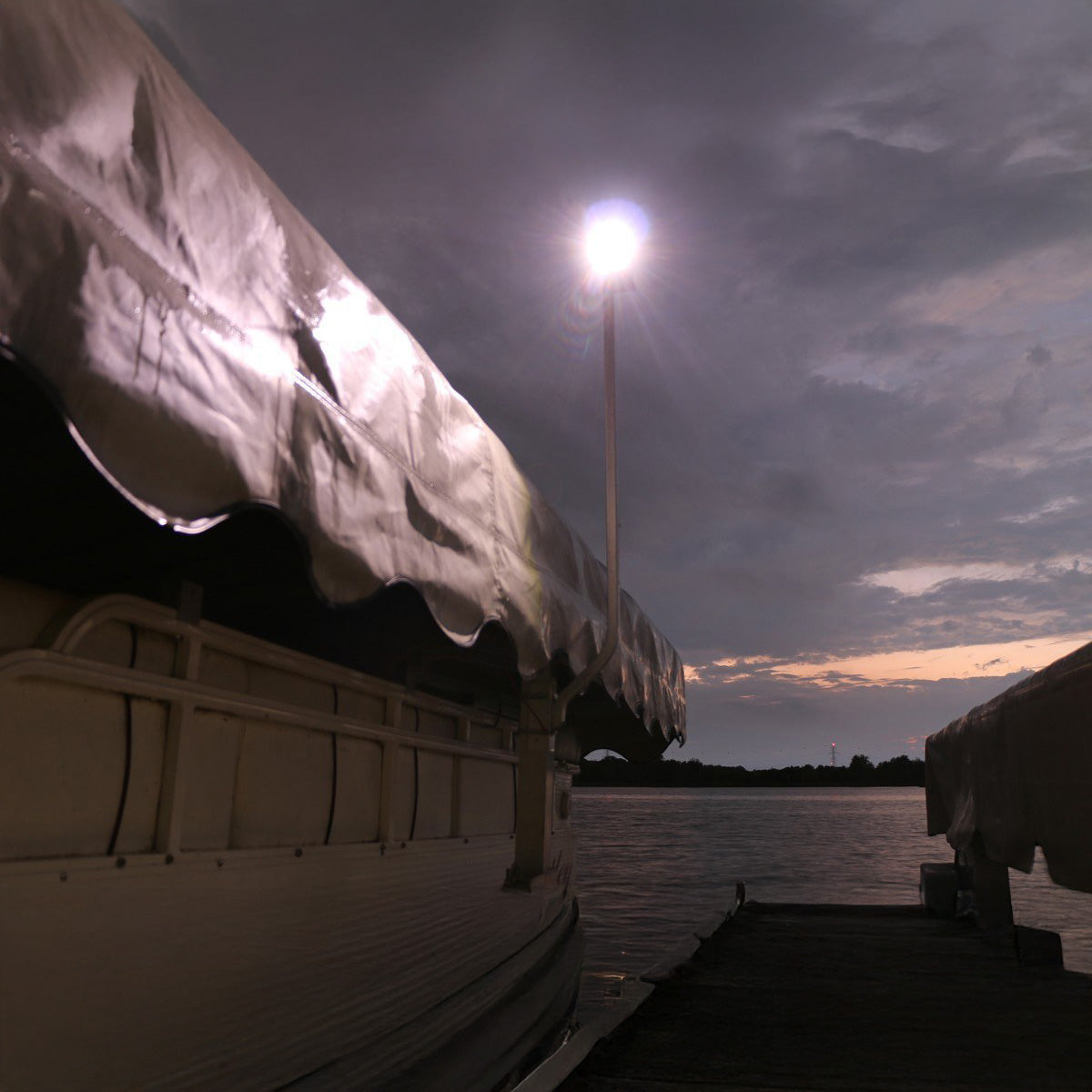 Wireless Key Fob Activated Boat Lift Flood Light Lake Lift's Boat Lift Key Fob Activated Flood Light is the perfect solution when boarding and unboarding your boat.