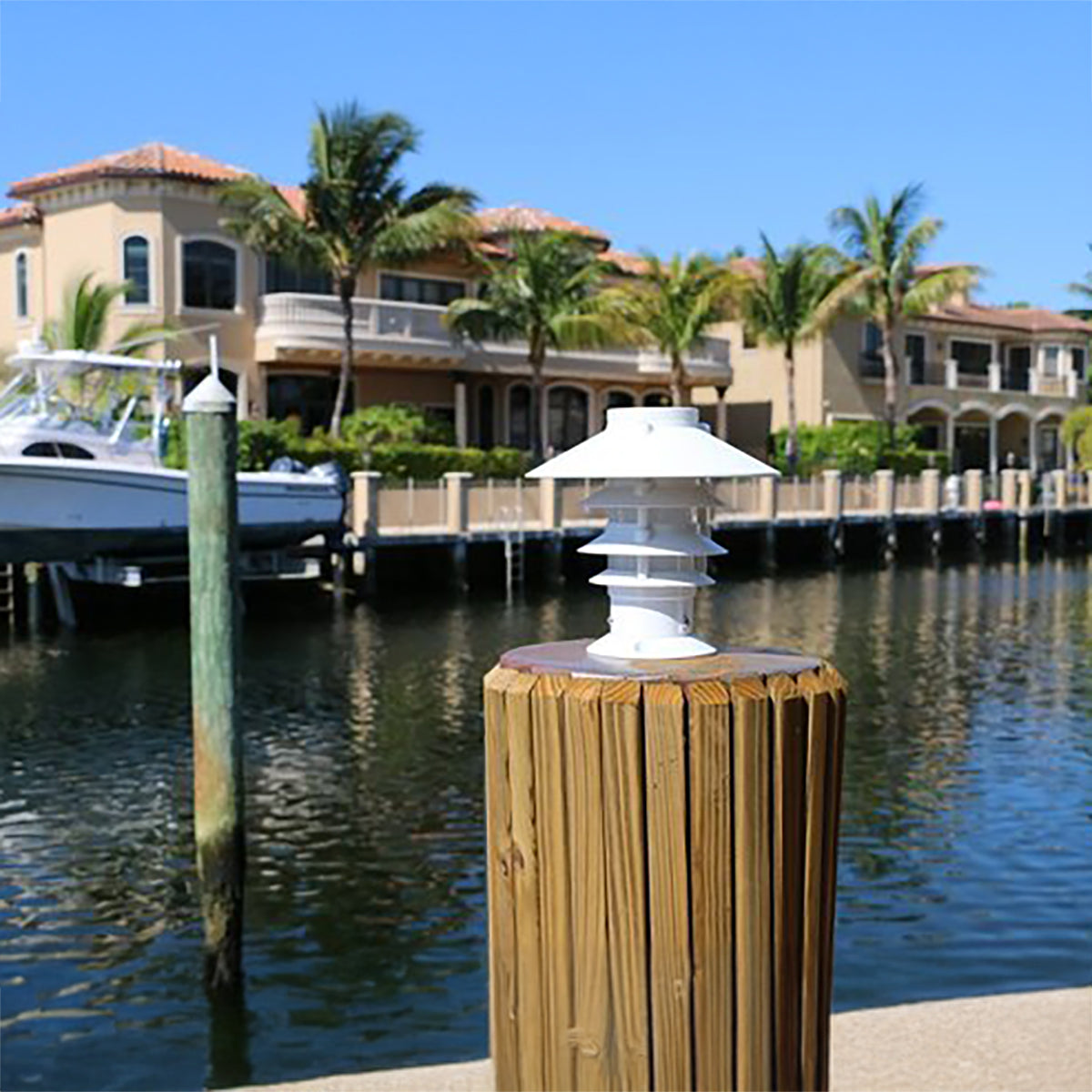 Solar Pagoda Piling Light - 3 Color LED Switchable