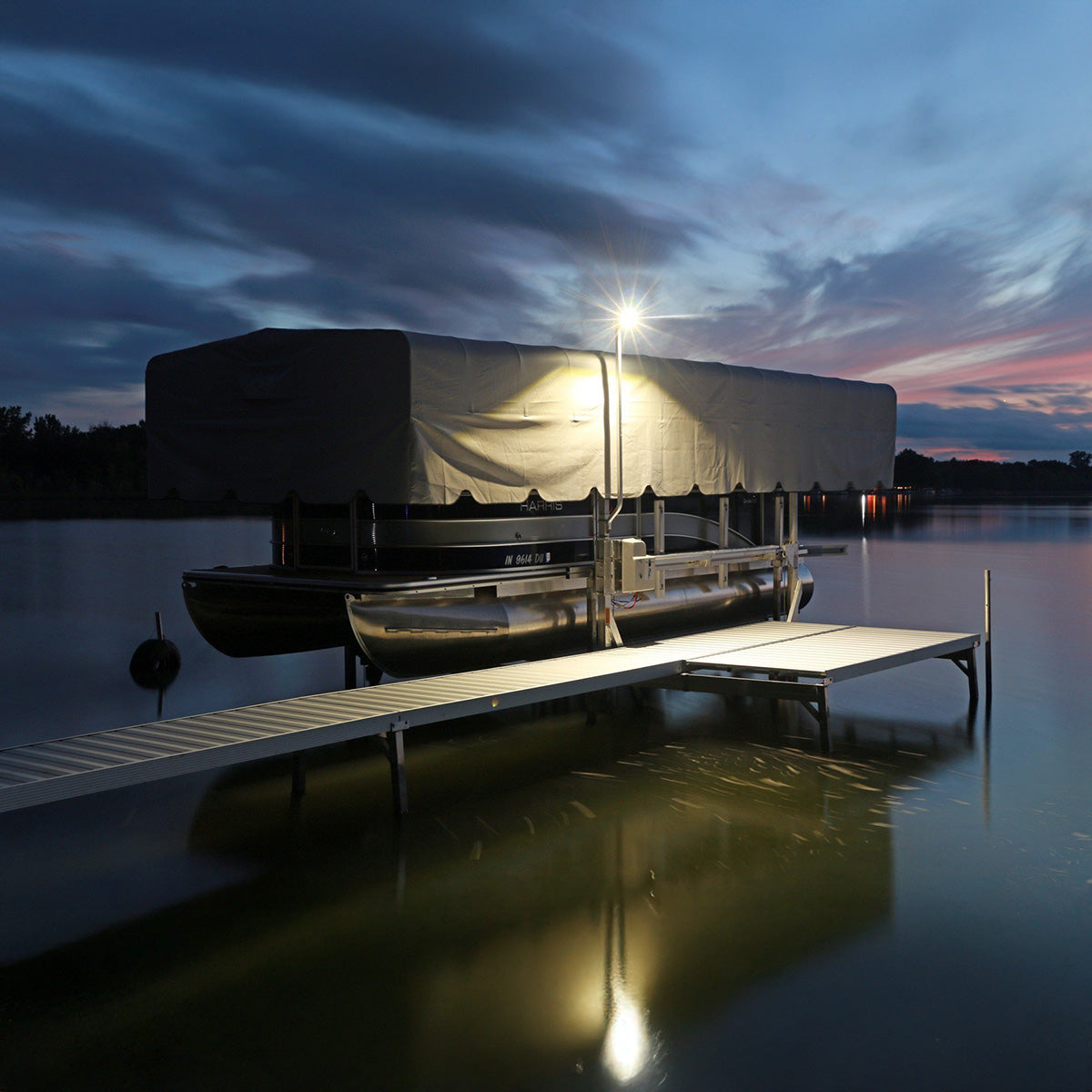 Wireless Key Fob Activated Boat Lift Flood Light Lake Lift's Boat Lift Key Fob Activated Flood Light is the perfect solution when boarding and unboarding your boat.